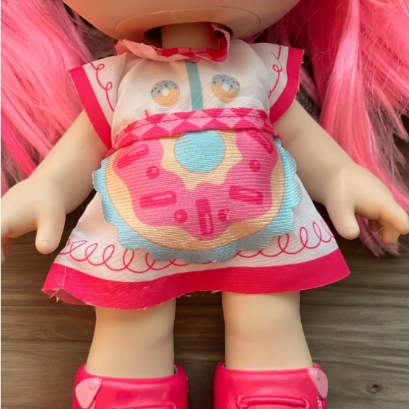 Kindi Kids 10" Doll Donatina Pink Hair Donut Dress Apron Pink Removeable Shoes - Picture 3 of 6
